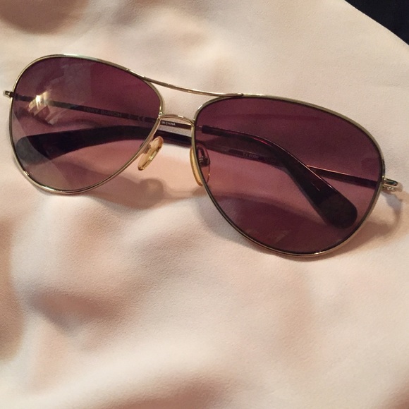 Tory Burch Accessories - Tory Burch aviator sunglasses 😎❤️